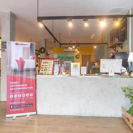 Folk Poshtel Silom Acomodação com café da manhã Banguecoque Exterior foto