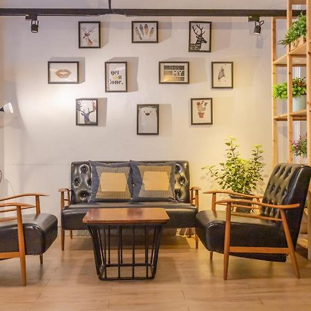 Folk Poshtel Silom Acomodação com café da manhã Banguecoque Exterior foto