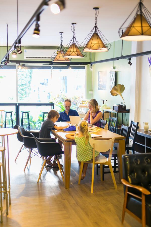 Folk Poshtel Silom Acomodação com café da manhã Banguecoque Exterior foto