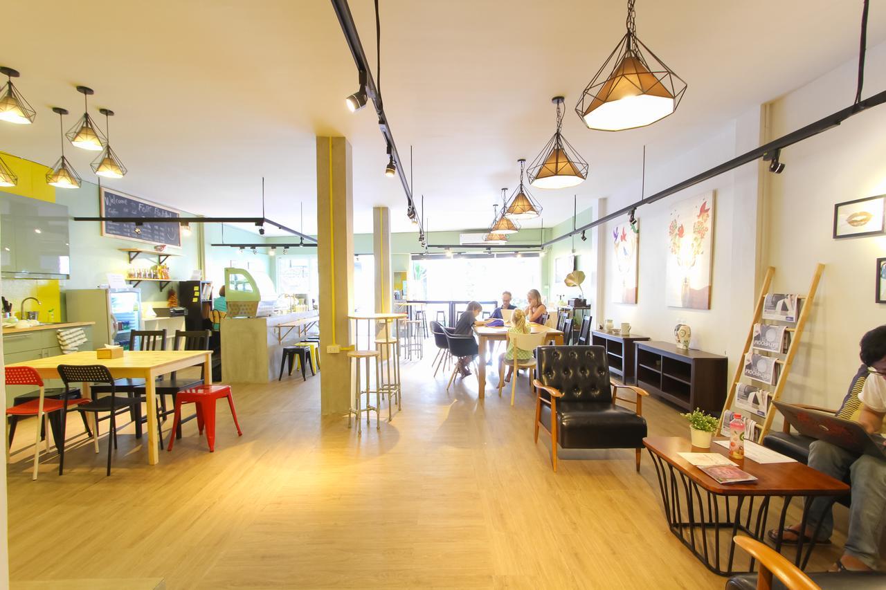 Folk Poshtel Silom Acomodação com café da manhã Banguecoque Exterior foto