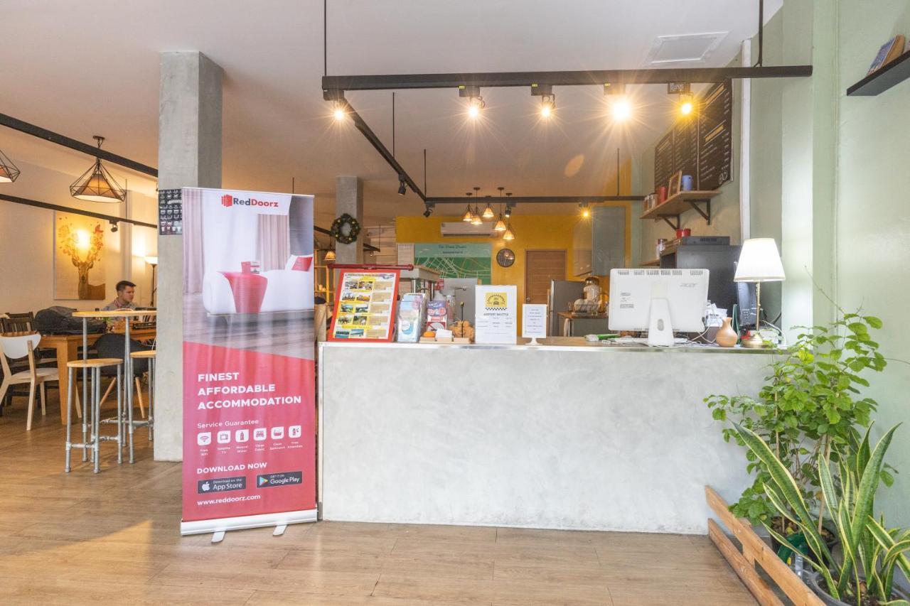Folk Poshtel Silom Acomodação com café da manhã Banguecoque Exterior foto
