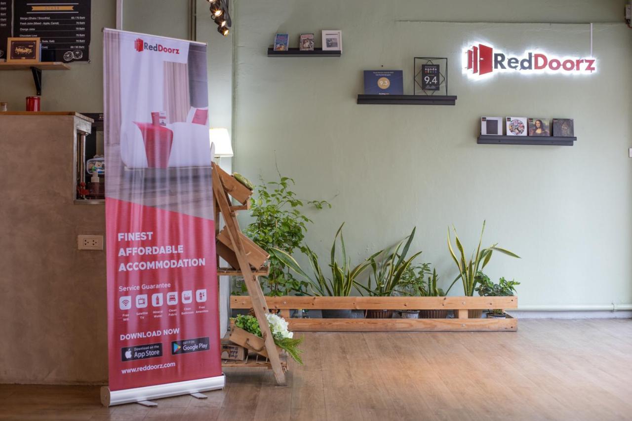 Folk Poshtel Silom Acomodação com café da manhã Banguecoque Exterior foto