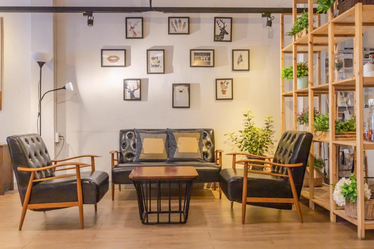 Folk Poshtel Silom Acomodação com café da manhã Banguecoque Exterior foto