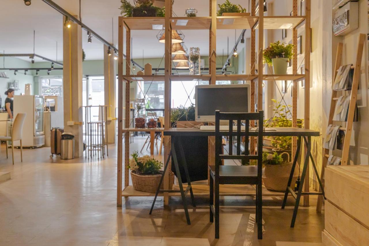 Folk Poshtel Silom Acomodação com café da manhã Banguecoque Exterior foto